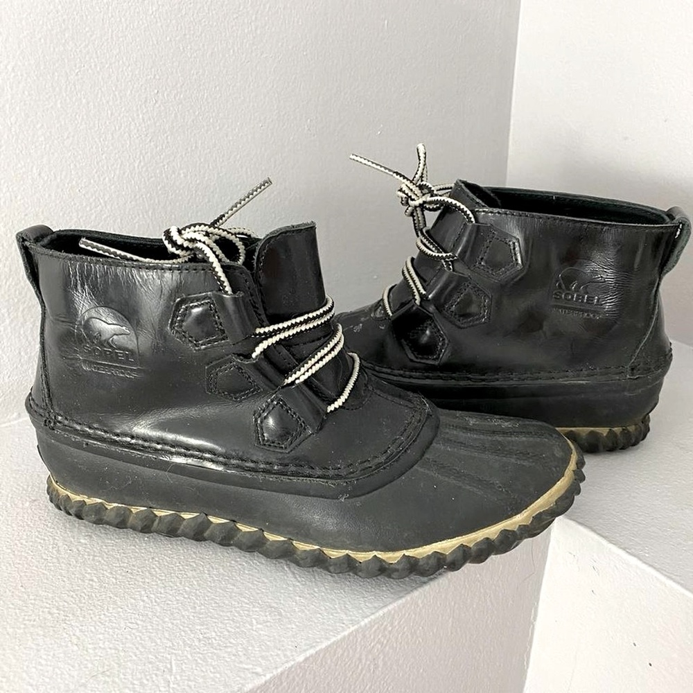 Sorel black ankle out and about boots